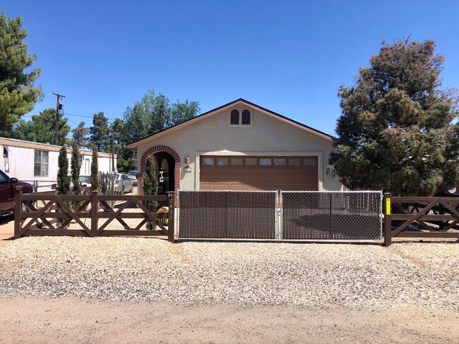 2435 E Ames Ave in Kingman, AZ - Building Photo - Building Photo