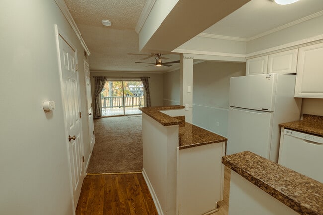 301 Harbor Heights Dr, Unit 4-C in Lexington, SC - Building Photo - Building Photo