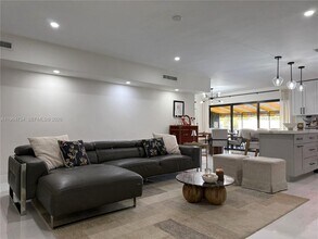 15896 Kilmarnock Dr in Miami Lakes, FL - Building Photo - Building Photo