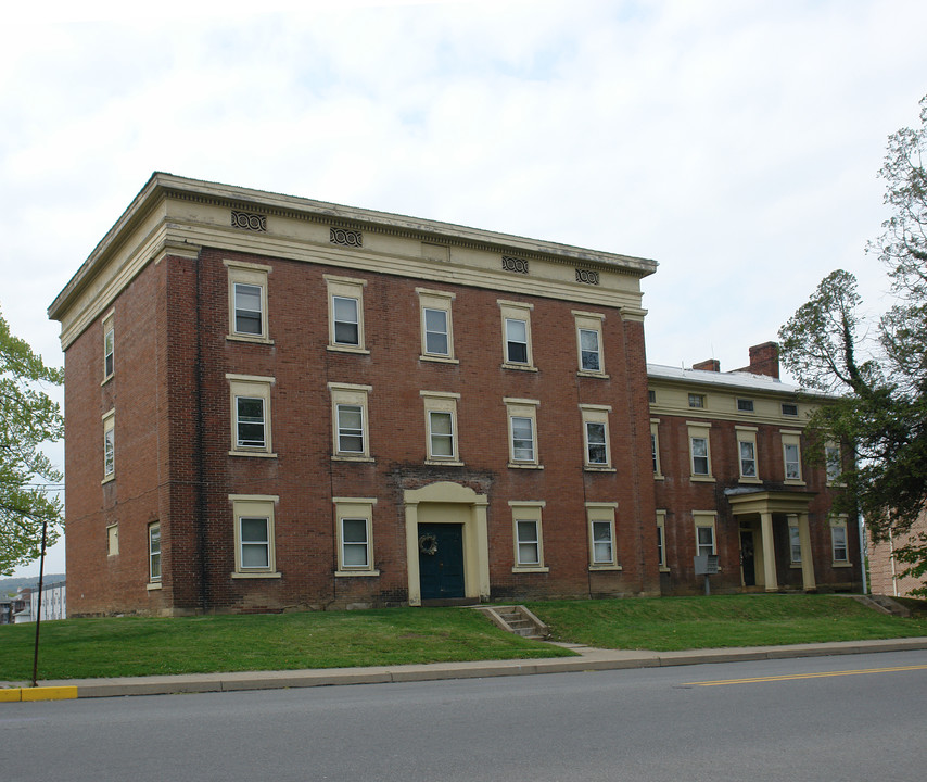 206 N Market St in Selinsgrove, PA - Building Photo