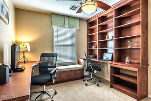 1664 E Bridgeport Pkwy in Gilbert, AZ - Building Photo