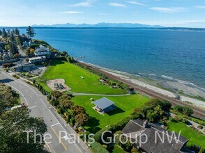 1805 NW Blue Ridge Dr in Seattle, WA - Building Photo - Building Photo