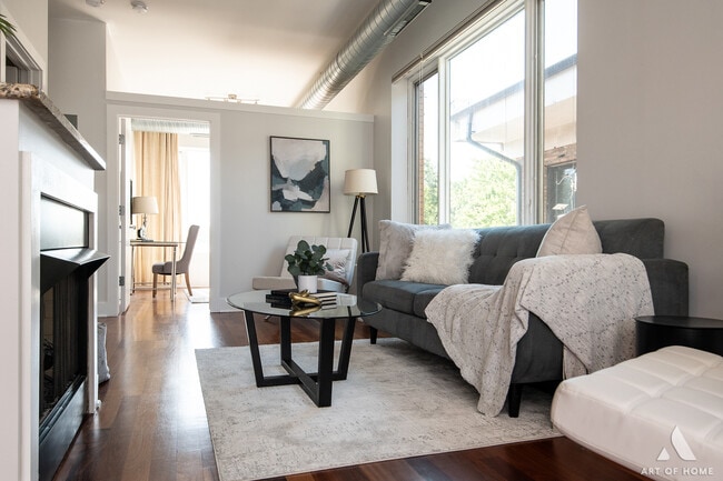 4751 N Artesian Ave #409, Unit 409