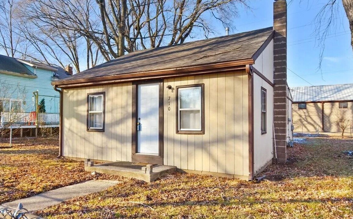 710 E Park St in Urbana, IL - Building Photo