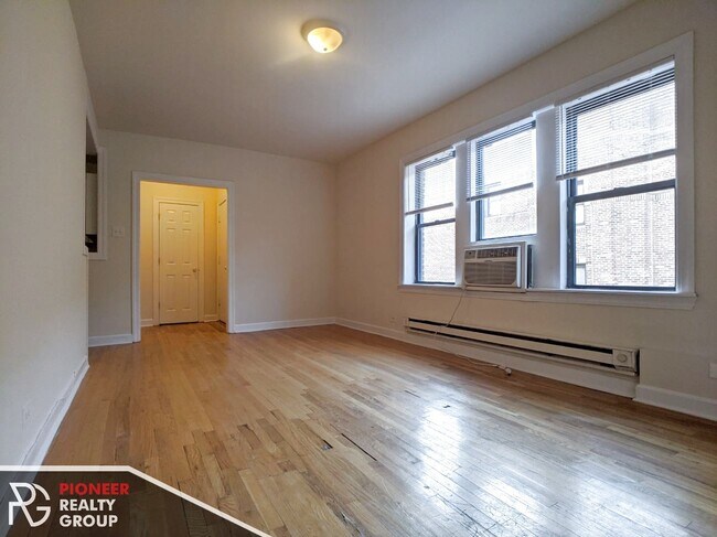 3721 N Pine Grove Ave, Unit 2f photo'