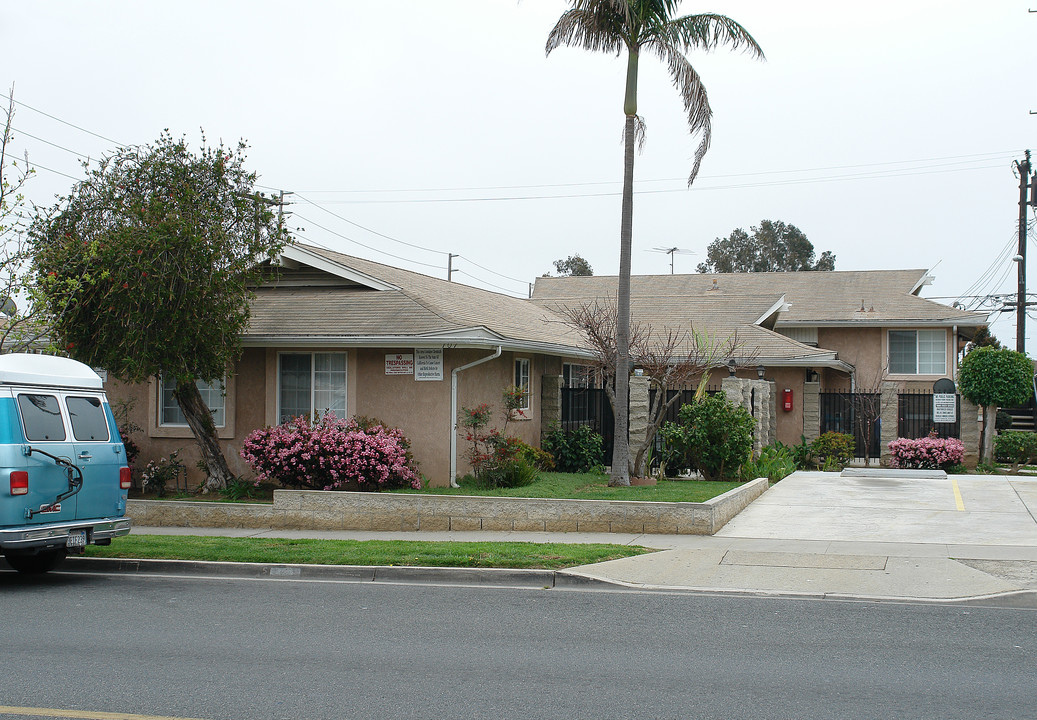 707 W 18th St in Costa Mesa, CA - Building Photo