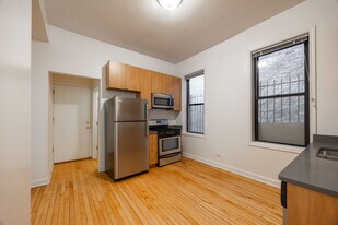 2132 W Concord Pl, Unit 1 in Chicago, IL - Building Photo
