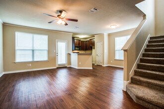 450 Woodgrove Dr in Little Elm, TX - Foto de edificio - Building Photo