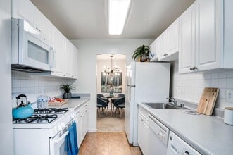 Stoneridge at Mark Center Apartment Homes in Alexandria, VA - Foto de edificio - Building Photo