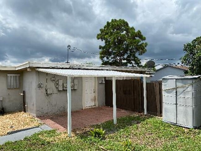 4715 Weymouth St in Greenacres, FL - Building Photo - Building Photo