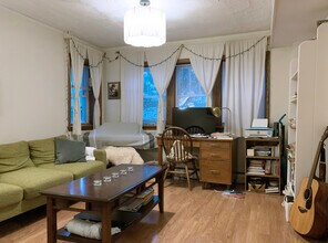 2445 W Pensacola Ave, Unit G in Chicago, IL - Building Photo - Building Photo