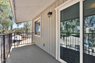 1346 E Mountain View Rd in Phoenix, AZ - Foto de edificio - Building Photo