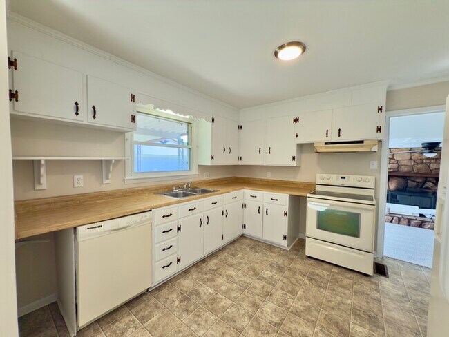 222 Yorktown Rd in Clarksville, TN - Building Photo - Building Photo
