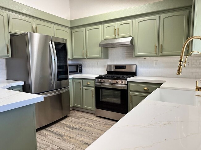 16716 Kayuga St in Victorville, CA - Foto de edificio - Building Photo