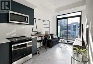 1608 Charles St in Whitby, ON - Building Photo