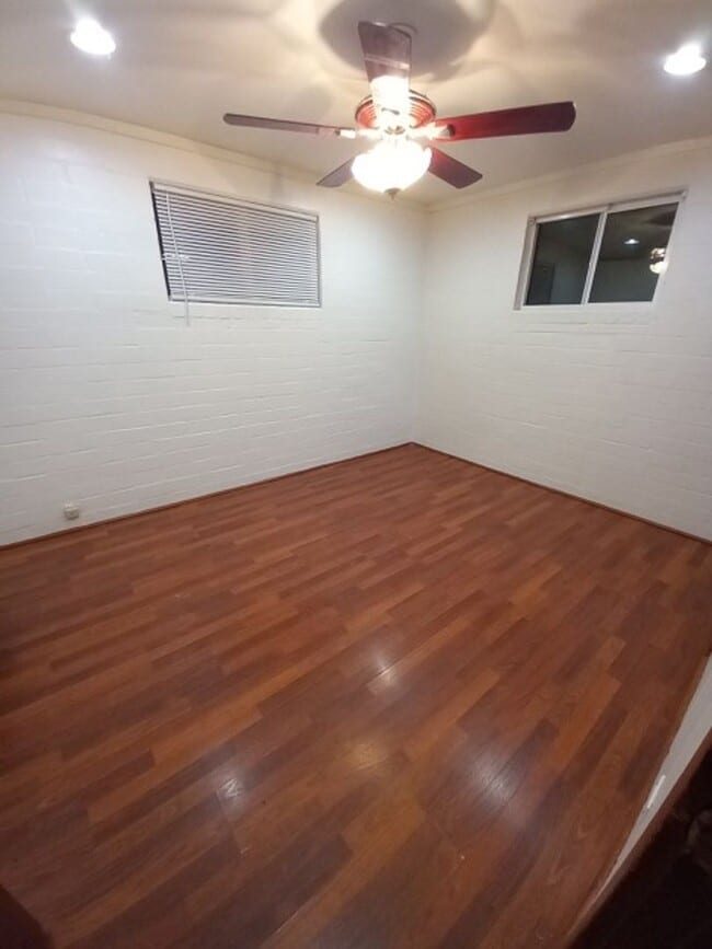 property at 2859 S Thrasher Ave