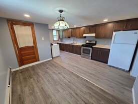 408 E Main St in Wilkes-Barre, PA - Building Photo