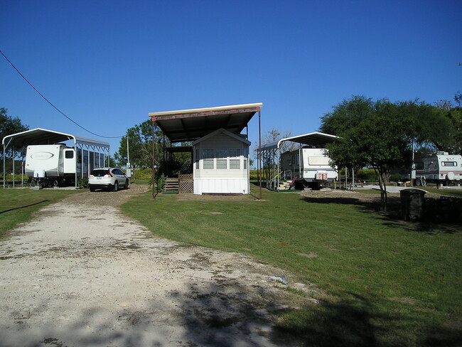 533 S Vista Ln in Sandia, TX - Building Photo - Building Photo