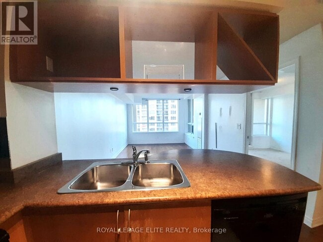 4090 Living Arts Dr in Mississauga, ON - Building Photo - Building Photo