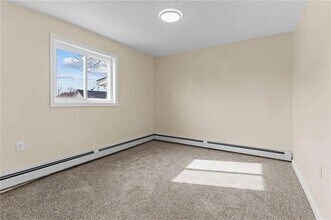 27 Monroe Ave in East Providence, RI - Building Photo - Building Photo