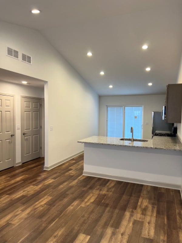 415 Stewart Ct in Wilmington, IL - Foto de edificio - Building Photo