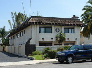 178 Cecil Pl in Costa Mesa, CA - Building Photo - Building Photo