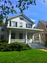 516 E Chestnut St, Unit 2 in Bloomington, IL - Building Photo