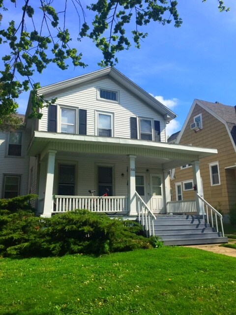 516 E Chestnut St, Unit 2 in Bloomington, IL - Foto de edificio