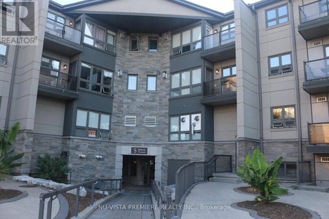5 Jacksway Crescent in London, ON - Building Photo