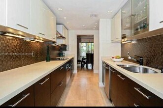 2991 Lakewood Ln in Hollywood, FL - Foto de edificio - Building Photo