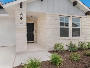315 Schuylerville Dr in Elgin, TX - Building Photo - Building Photo