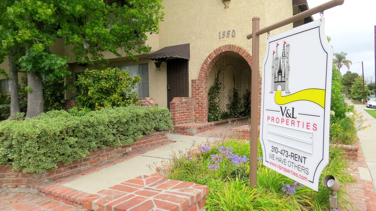 1560 S Centinela Ave in Los Angeles, CA - Foto de edificio