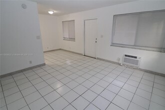 59 NW 37th St in Oakland Park, FL - Building Photo - Building Photo