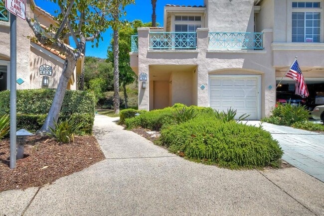 12626 Springbrook Dr in San Diego, CA - Building Photo - Building Photo