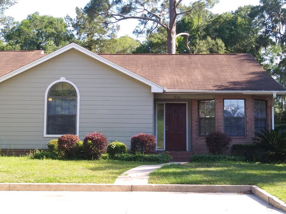 1608 Akridge Dr in Tallahassee, FL - Building Photo