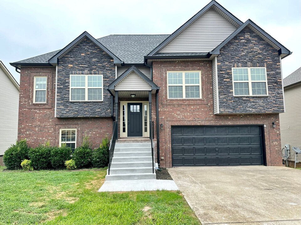 1093 Henry Pl Blvd in Clarksville, TN - Building Photo