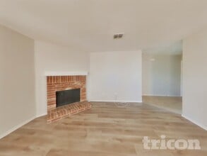 6216 Thoroughbred Trail in Denton, TX - Building Photo - Building Photo