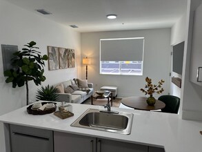 1451 W 29th St in Hialeah, FL - Building Photo - Building Photo