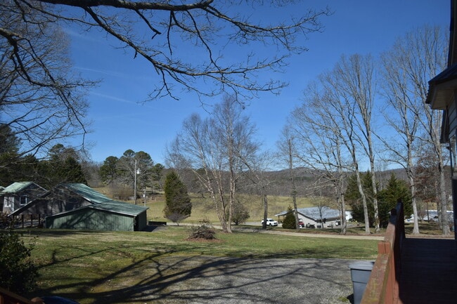 58 Dillard Pl in Blairsville, GA - Foto de edificio - Building Photo