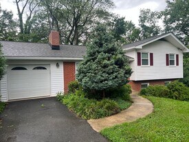 2917 Breezy Terrace in Alexandria, VA - Building Photo