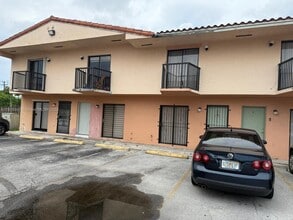 7993 NW 7th St in Miami, FL - Building Photo - Building Photo