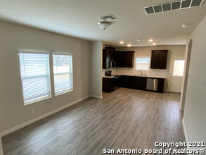 7706 Sunrise Cay in San Antonio, TX - Building Photo - Building Photo