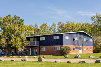 Cedar Creek Apartments in Okemos, MI - Foto de edificio - Building Photo