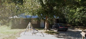 100 Pearce St in Dothan, AL - Building Photo