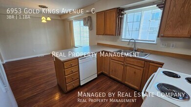 6953 Gold Kings Ave in Anchorage, AK - Foto de edificio - Building Photo