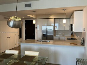 999 SW 1st Ave, Unit #2413 in Miami, FL - Building Photo - Building Photo