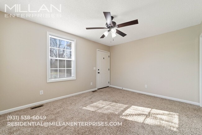 1215 Greenfield Dr in Clarksville, TN - Building Photo - Building Photo