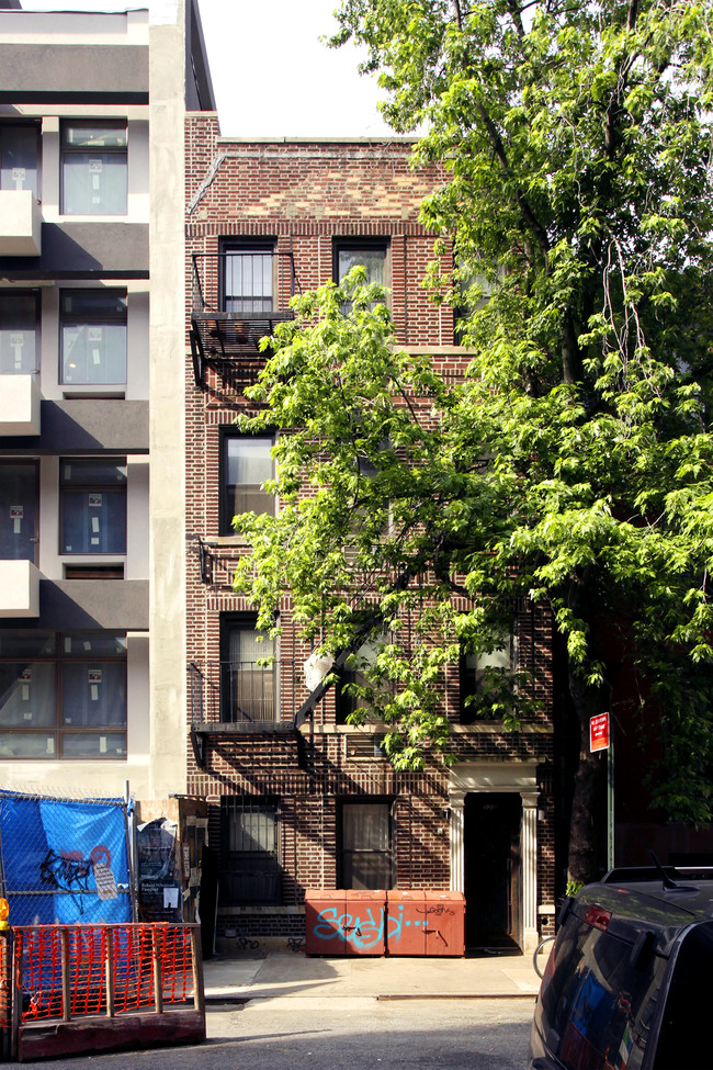 528 E Fifth St in New York, NY - Foto de edificio - Building Photo