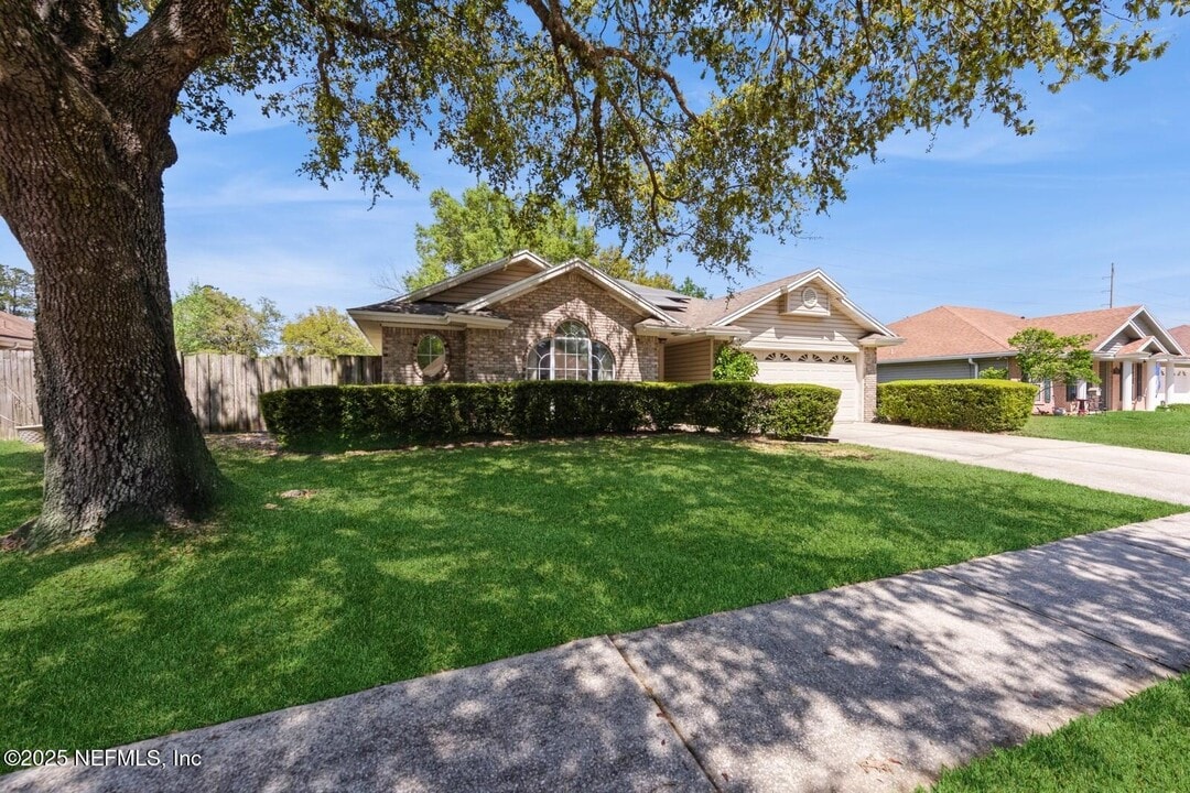 1962 Little River Dr in Orange Park, FL - Building Photo