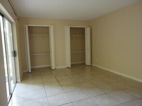 212 Sparrow Dr in Royal Palm Beach, FL - Building Photo - Building Photo